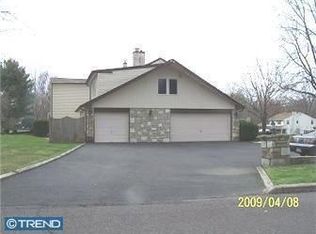 103 Woodlake Dr, Holland, PA 18966