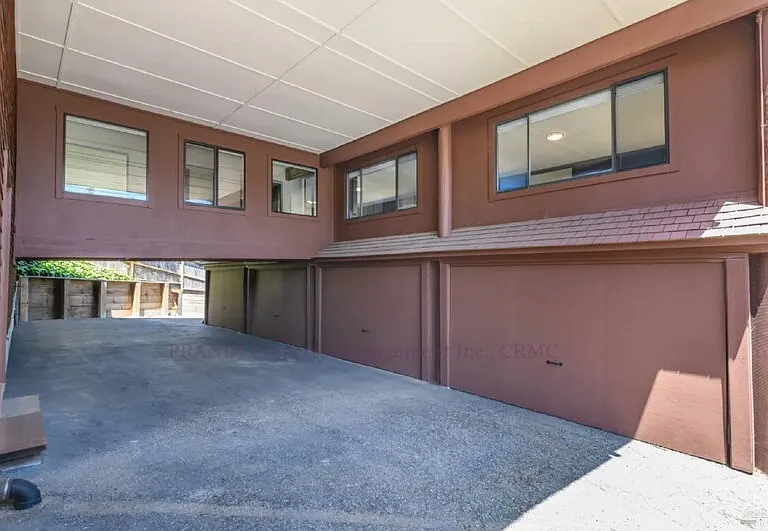 315 E Strawberry Dr #A — Photo 4