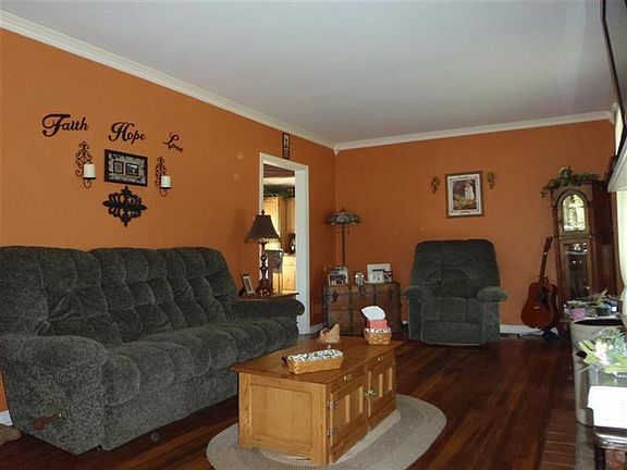 5th image of 815 Lowes Dr