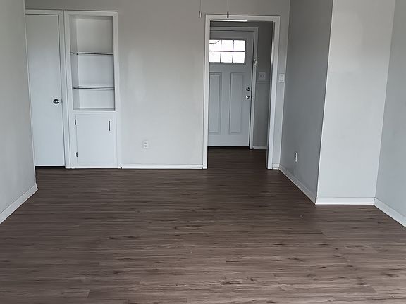 4th image of 1509 E Warren Ave