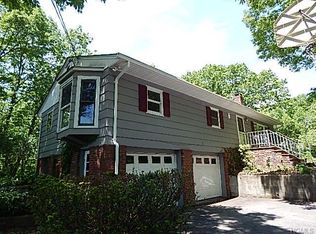 19 Shawnee Trl, Florida, NY 10921