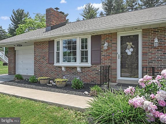 4th image of 362 Sun Valley Dr