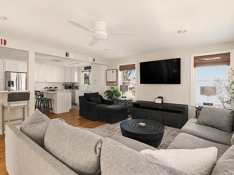 118 Center Ave — Photo 10