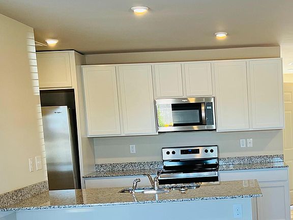 3rd image of 2284 Cranberry Way