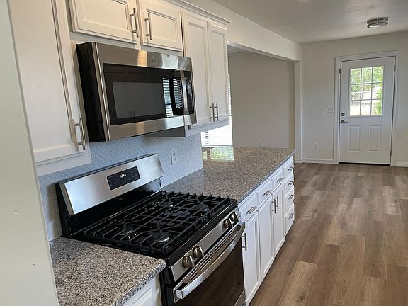 4th image of 3300 Overland Dr
