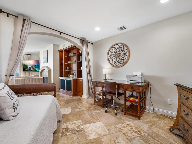 255 La Paloma — Photo 23
