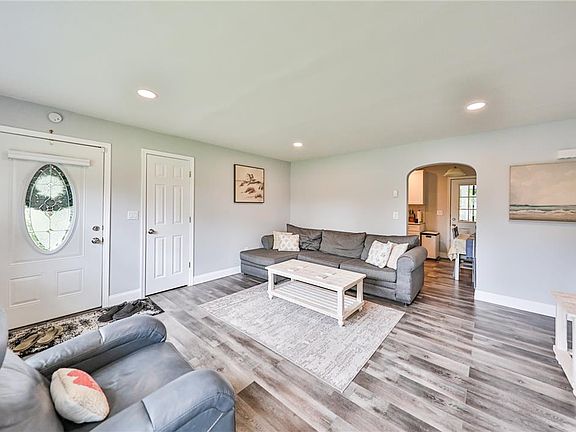 5th image of 3325 Edinburgh Rd