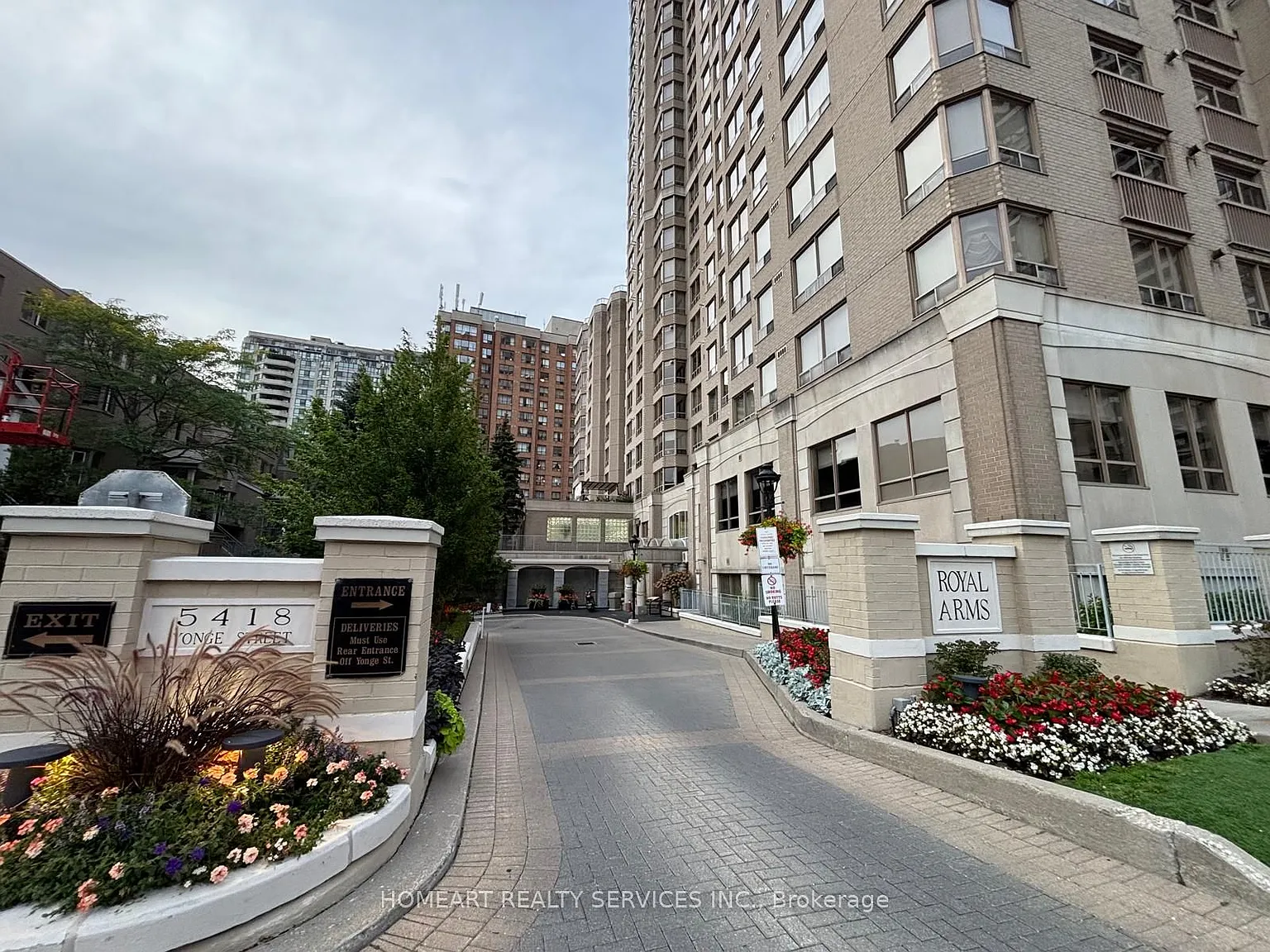 4 bed, $3,400 — Photo 2