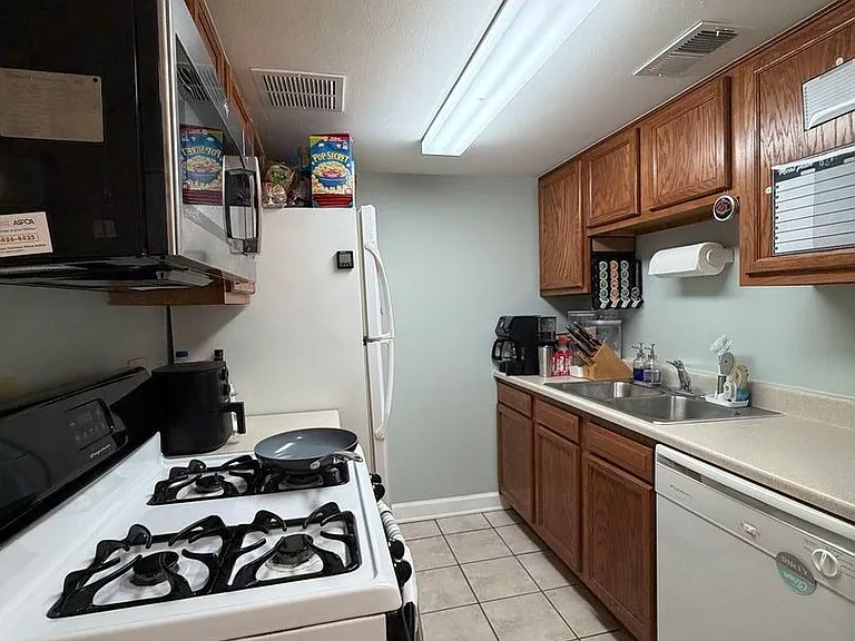 167 E Palatine Rd #I — Photo 3