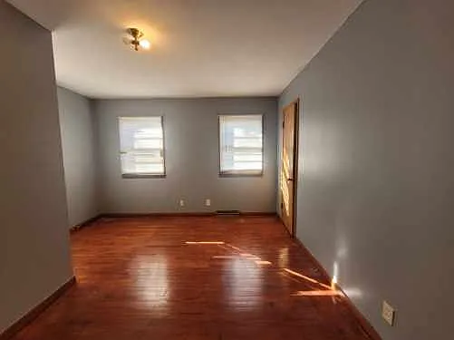 1323 W 4th St — Photo 3