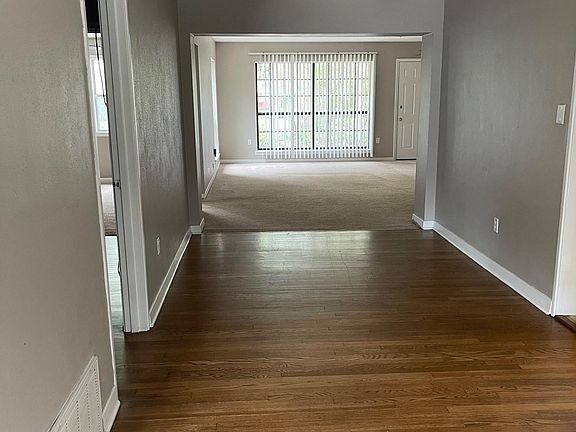 5th image of 8 Magnolia Dr