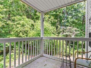 416 Streamside Dr, Roswell, GA 30076