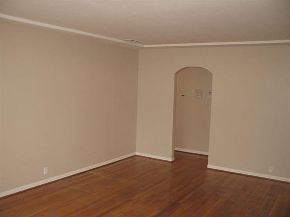 4th image of 2929 E Weldon Ave