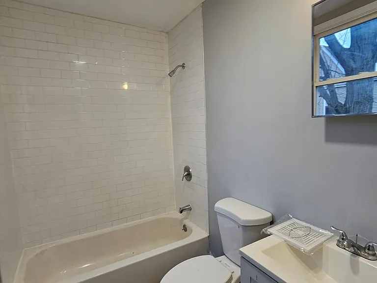 8 William St #2 — Photo 5