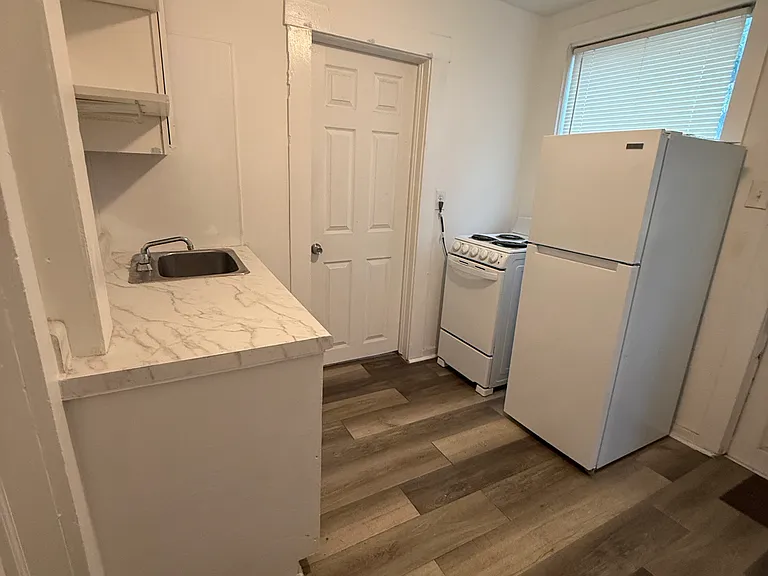 2306 E 2nd Ave #5 — Photo 1