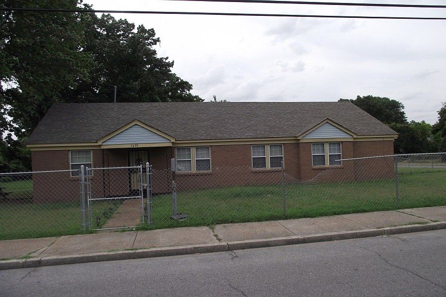 1st image of 1420 Brown Ave