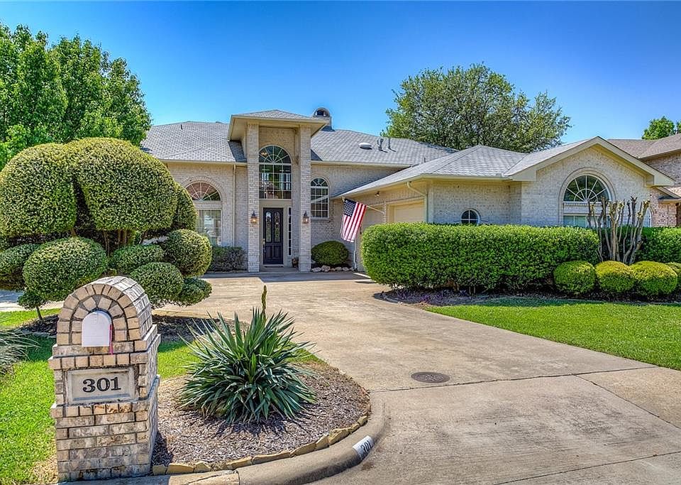 1st image of 301 Harbor Landing Dr