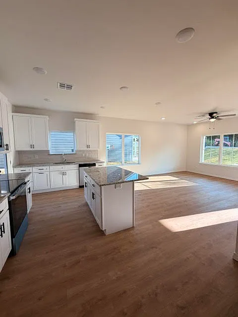 3 bed, 1157 sqft, $1,700 — Photo 3