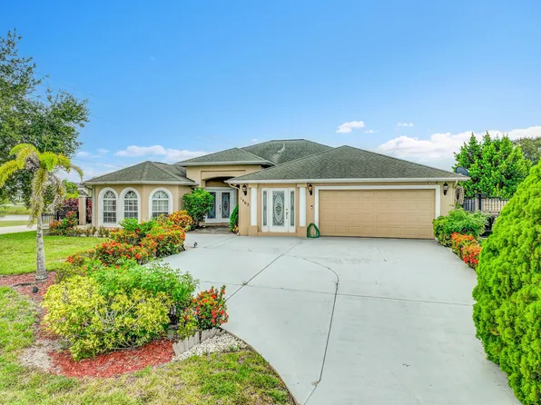1402 SW Doe Court, Port St Lucie, FL 34953