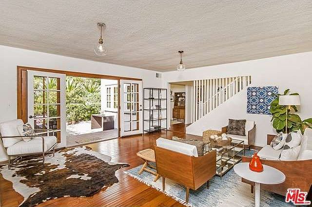 1st image of 3115 N Beachwood Dr