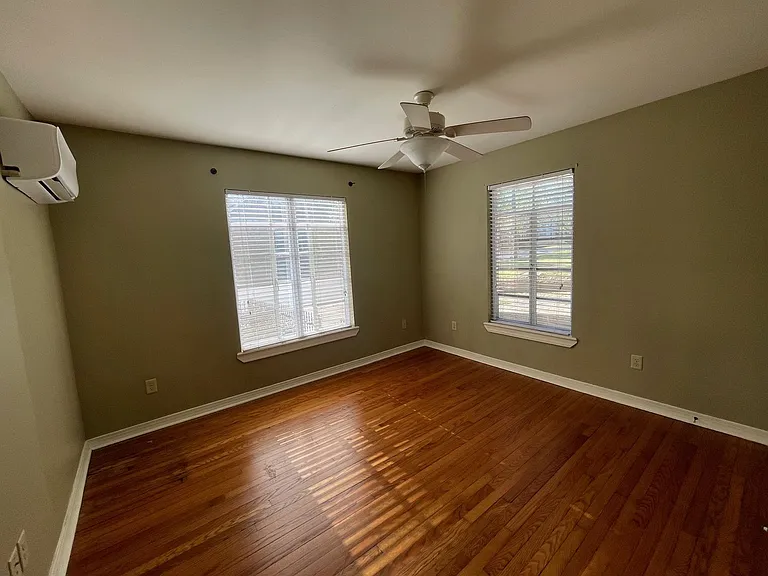 1406 Broadway St — Photo 16