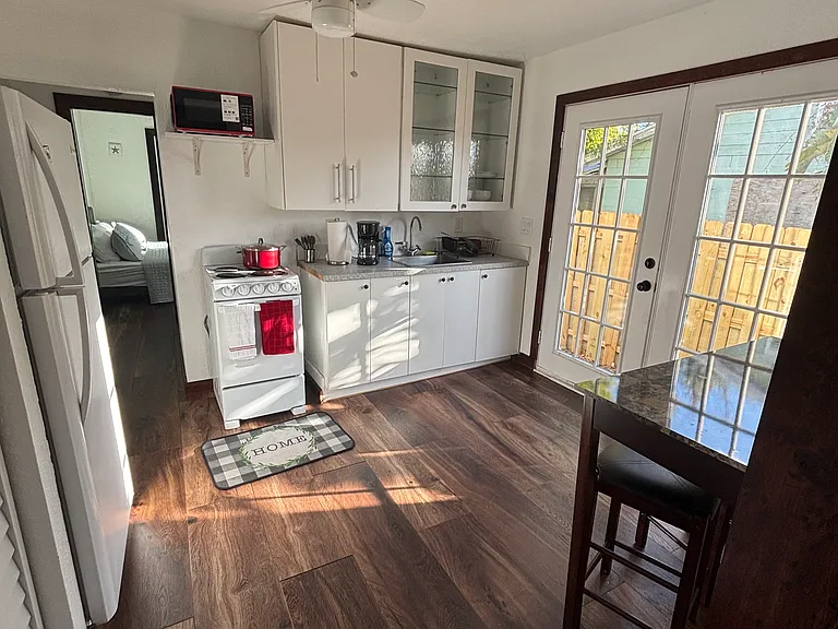 2107 Phillippi St #3 — Photo 4