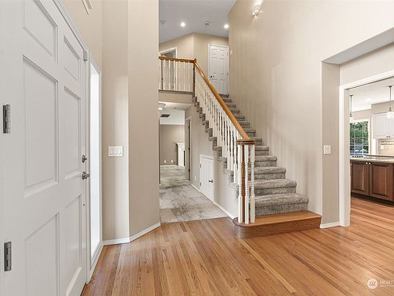 5th image of 102 Inglewood Park