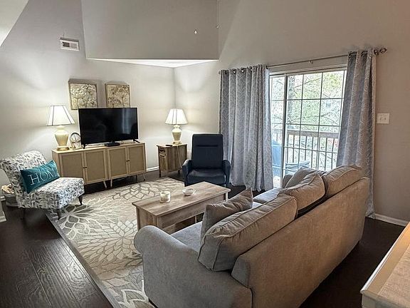 5th image of 2102 Tanglewood Ct