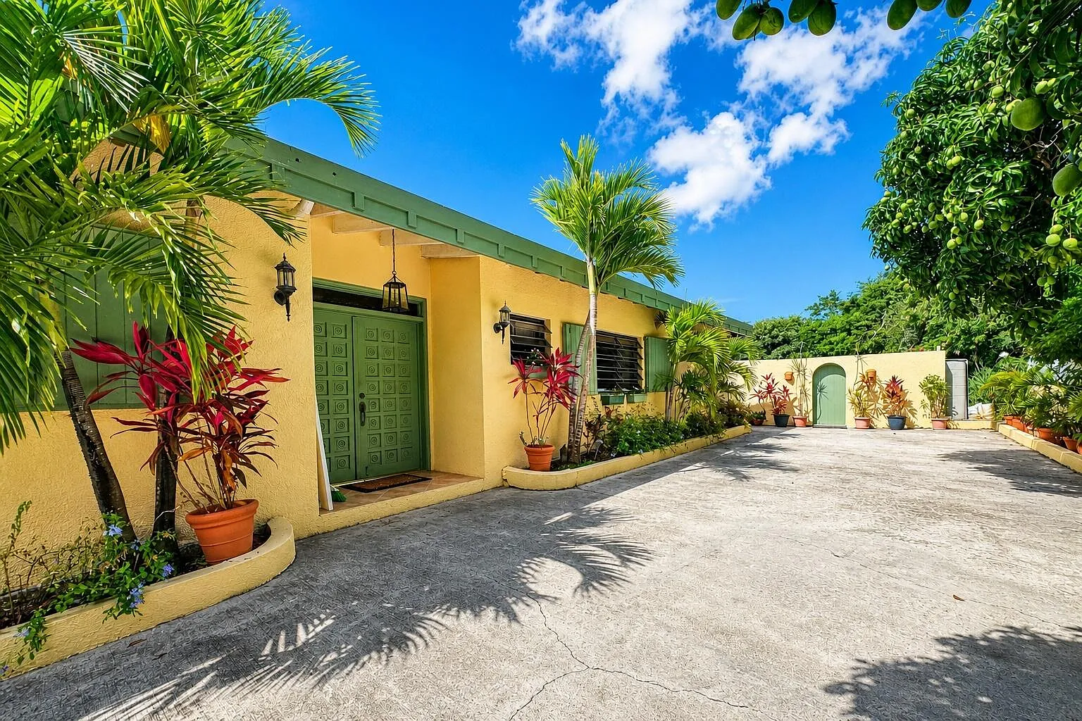 4 bed, $5,500 — Photo 2