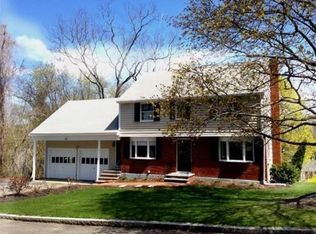 37 Robinhood Rd, Winchester, MA 01890