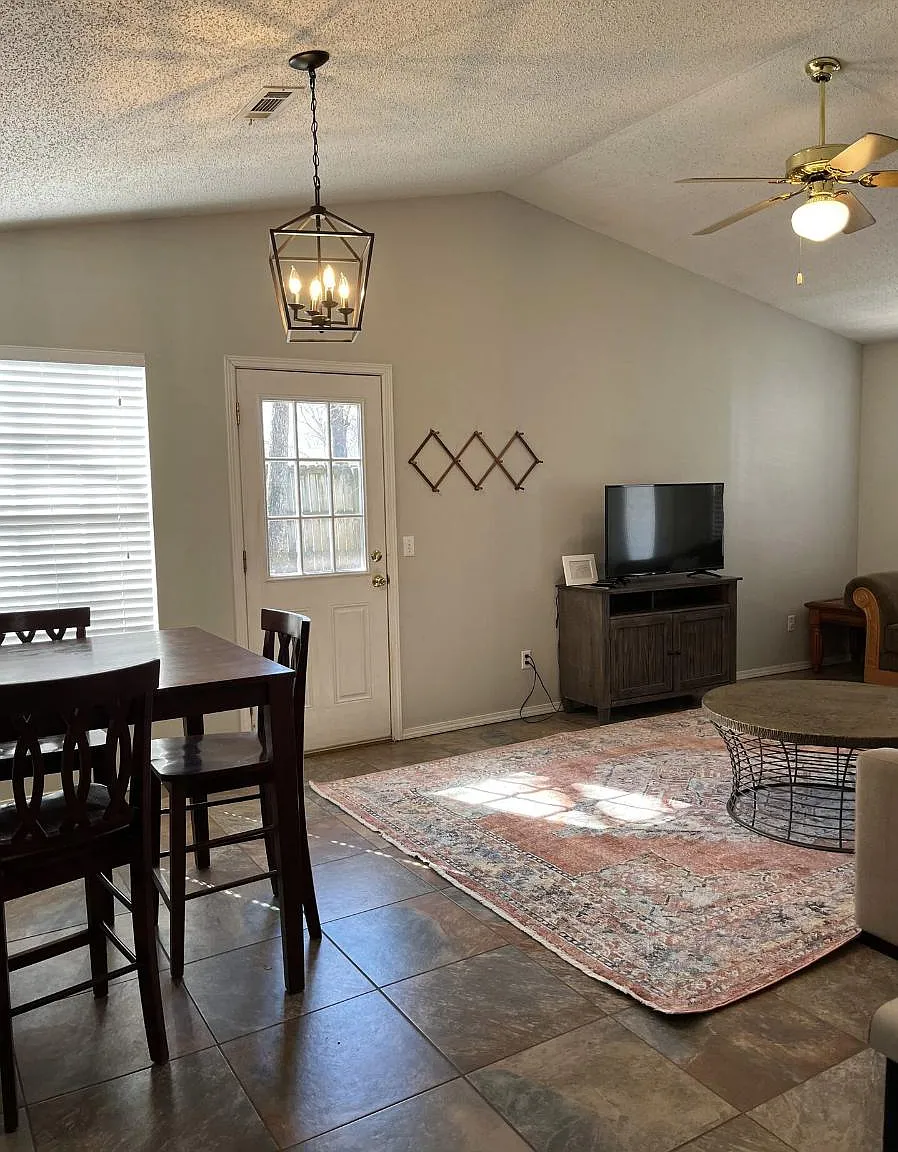 3 bed, 1014 sqft, $2,050 — Photo 4