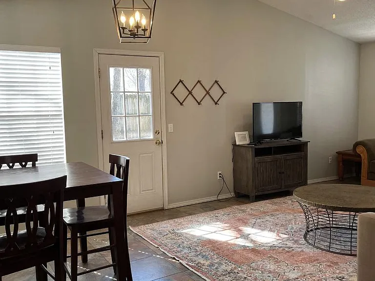 1630 N Timbercrest Ave — Photo 4