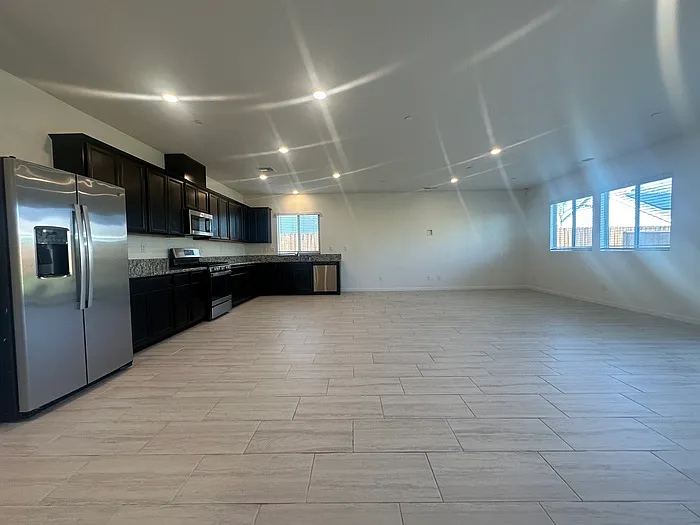 4 bed, 2.0 bath, 1951 sqft, $2,895 — Photo 4