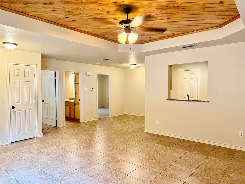 3 bed, 2.0 bath, 1300 sqft, $1,500 — Photo 2