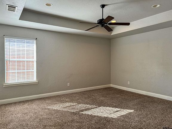 3rd image of 513 Mollie Ave