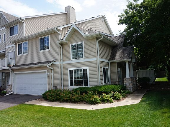 2nd image of 612 Willoughby Way W