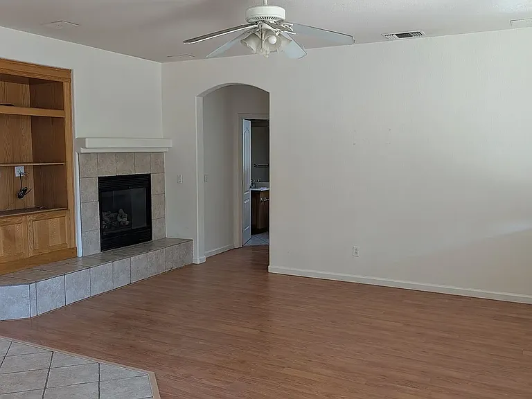 108 Lone Oak Ct — Photo 2