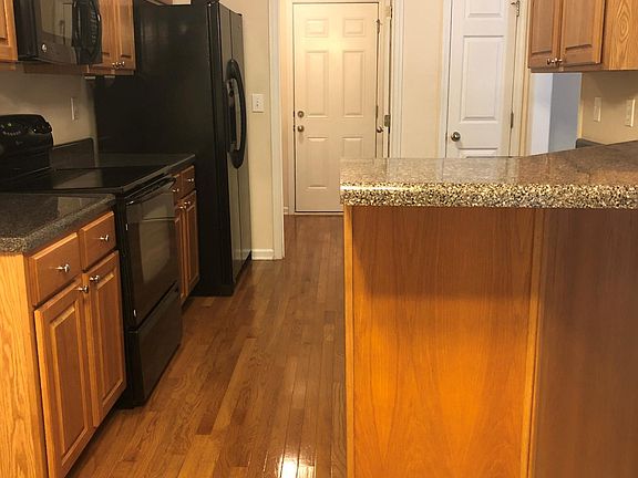 5th image of 303 Willow Wood Ct NW