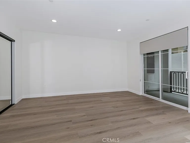10218 Fernglen Ave #101 — Photo 11