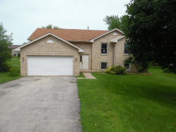 2nd image of 123 Queensbury Pl NE
