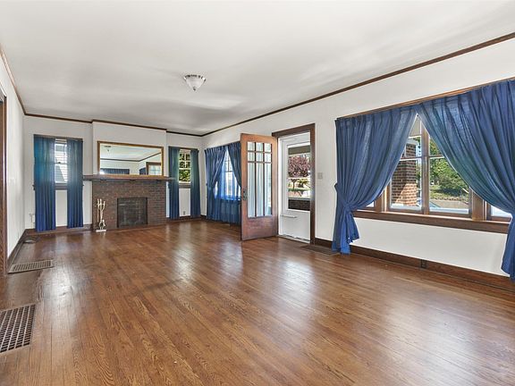 2nd image of 1070 College Ave