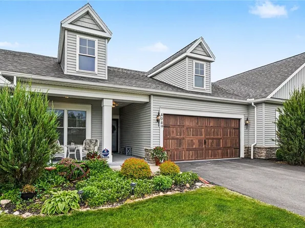 4049 Saint James Pkwy, Canandaigua, NY 14424