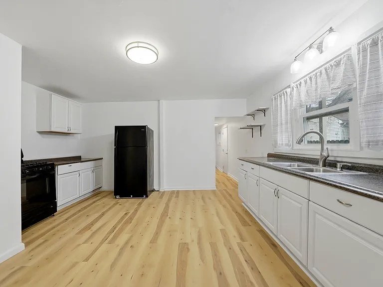 49 Trinity Pl #1 — Photo 6