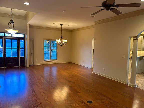 3rd image of 3912 Oak Colony Dr