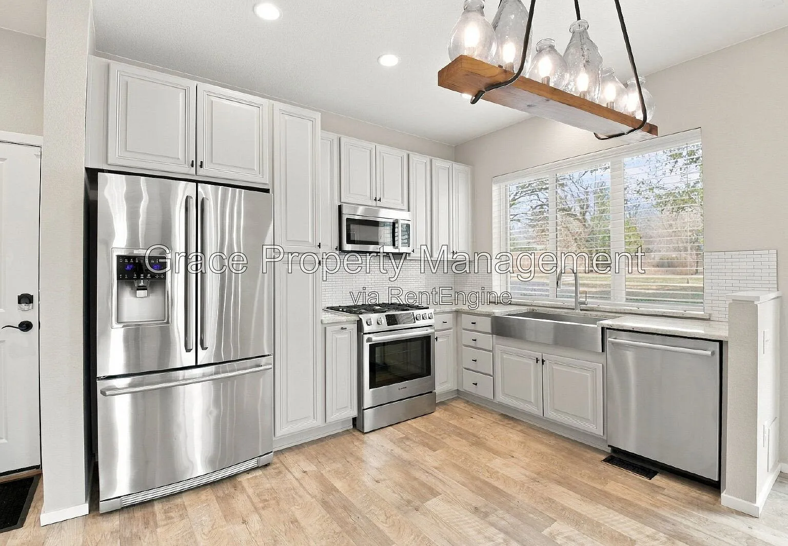 3 bed, 2.5 bath, 1439 sqft, $2,995 — Photo 3