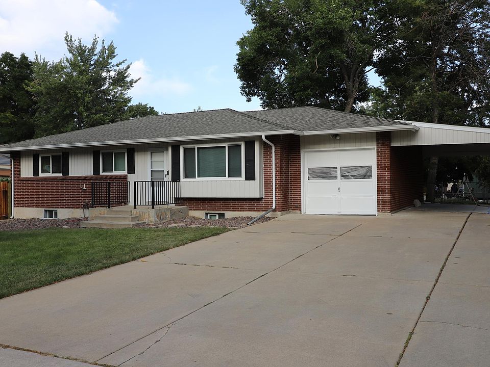 Newer exterior paint makes for clean and inviting curb appeal in a peaceful neighborhood.