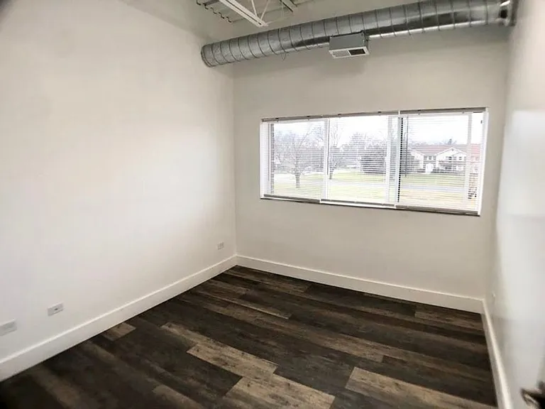 460 Coventry Ln — Photo 17