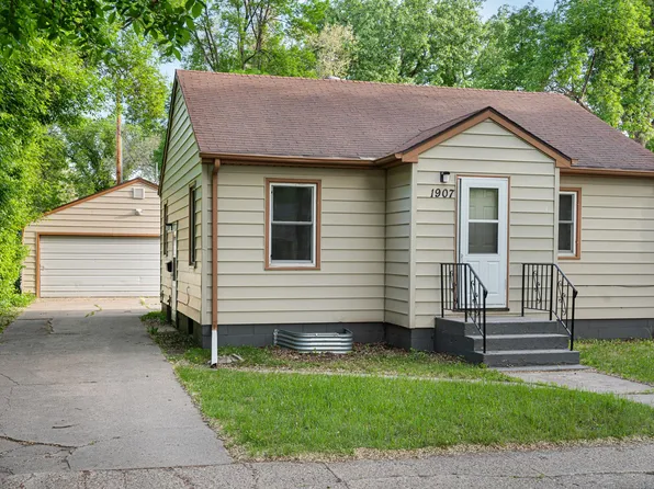 1907 2nd Ave N, Grand Forks, ND 58203