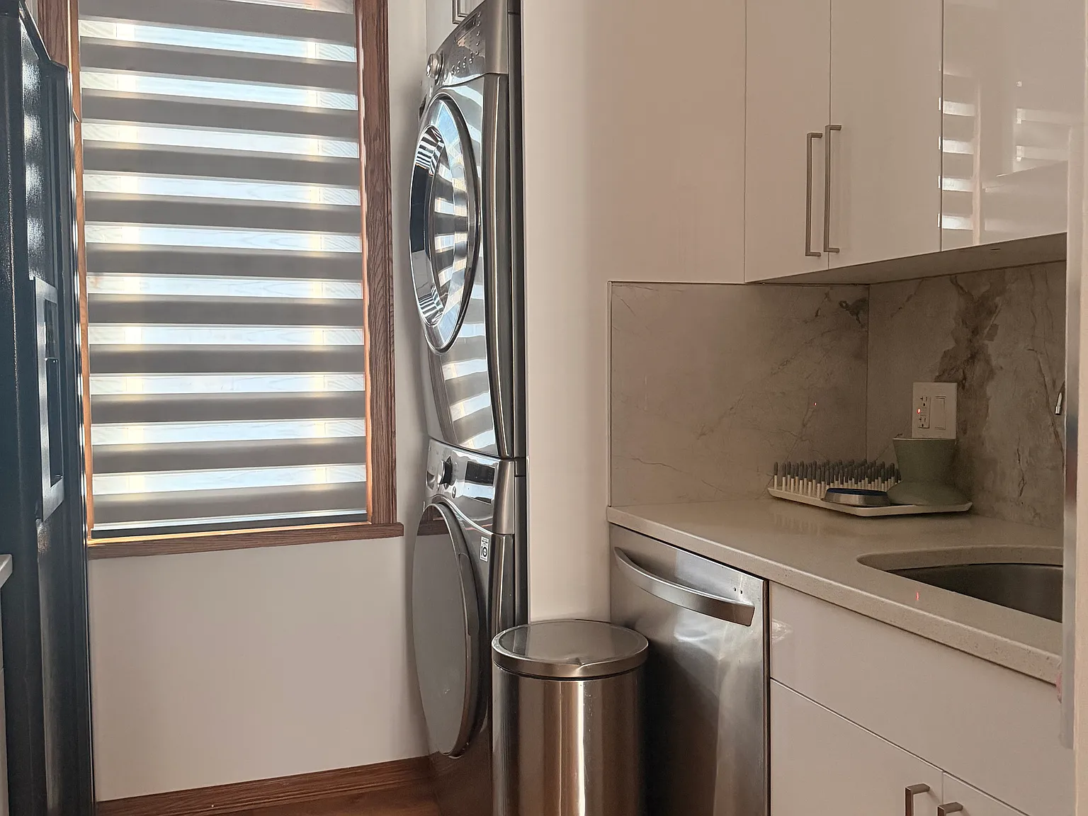 3 bed, 1300 sqft, $3,800 — Photo 2