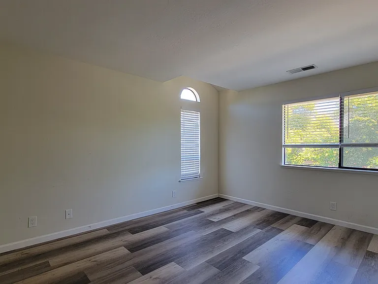 118 Mission Dr — Photo 7
